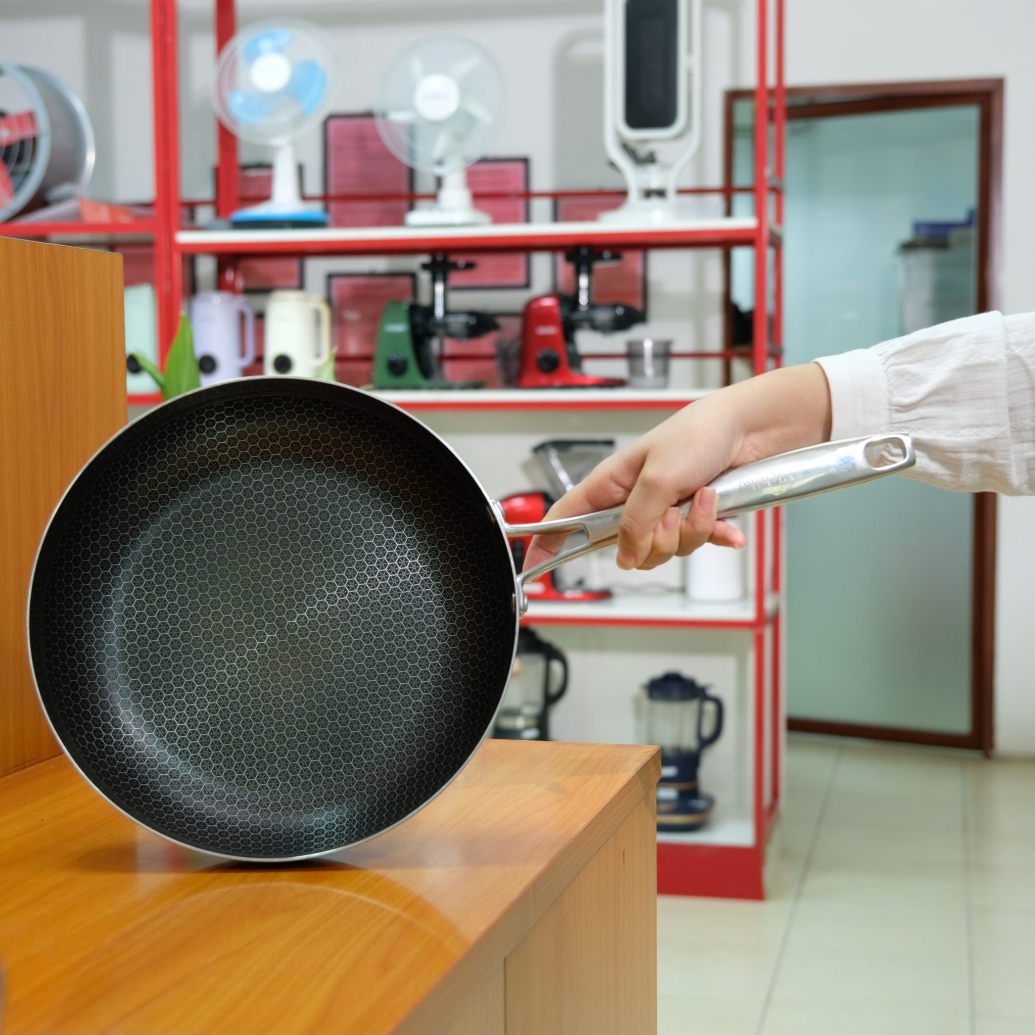 https://dongly.com.vn//Images/Products/nguyen.hung.phong_HC-8126-scaled_item_HC-8124NK.jpg